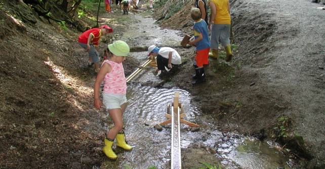 Wald- und Wasserspielplatz